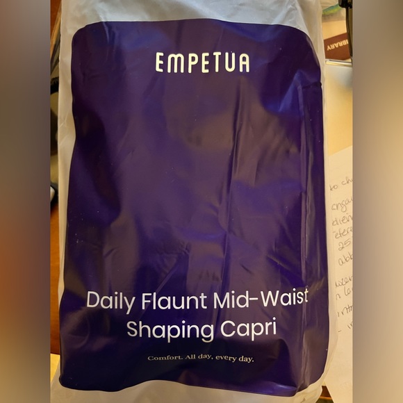 NWT Shapermint Empetua Flaunt Mid-Waist Shaping Capri - Picture 5 of 6